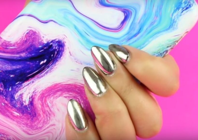 holographic nails 2020