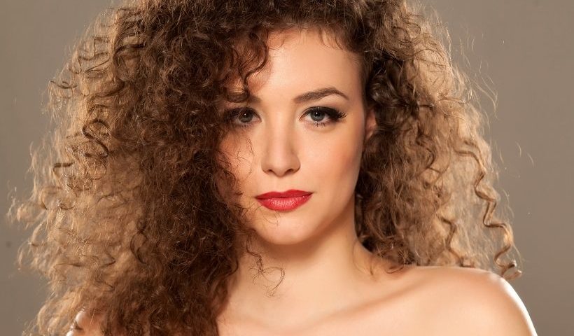 Obsession With Curly Hair? Eliminate Frizz With These Tips!
