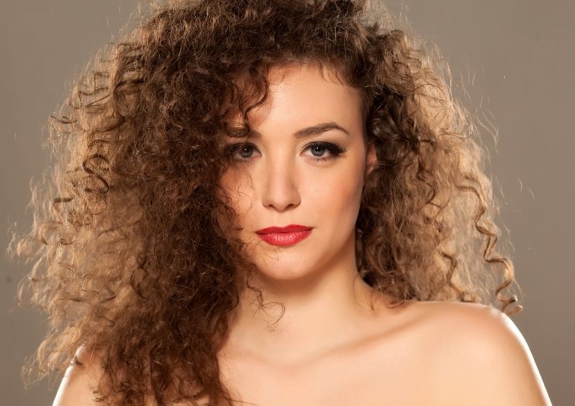 Obsession With Curly Hair? Eliminate Frizz With These Tips!