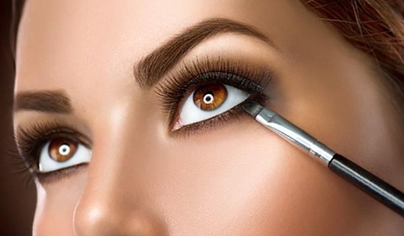 This Simple Concealer Trick Will Make Your Eyes Look Bigger